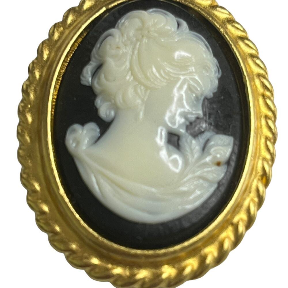 Vintage signed Carolee Cameo Pin Brooch Gold Tone Contemporary Style - Picture 2 of 7